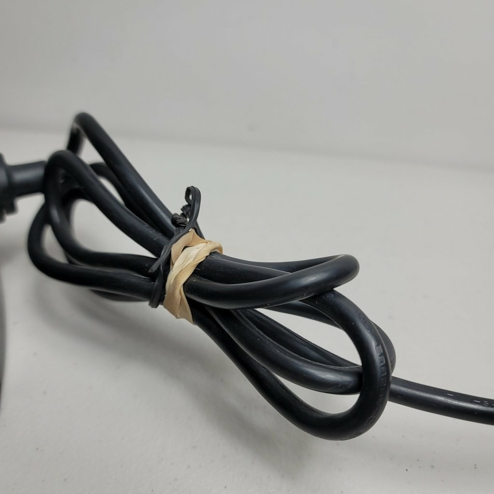 APC Back-UPS ES 550 BE550G 8-Outlet Battery Back Up Surge Protector - Picture 9 of 9